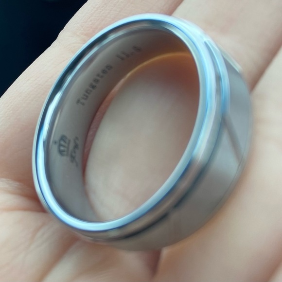Size 11.5 tungsten ring - Picture 4 of 4